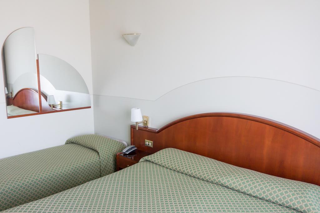 Hotel Porto Azzurro Sirmione Værelse billede
